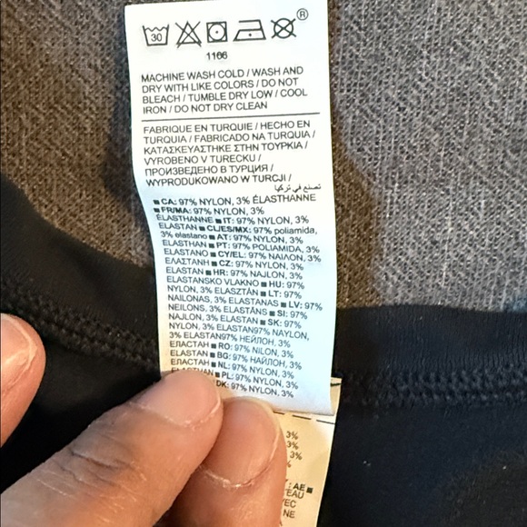 TWO (2) NWT Athleta Momentum Flex Ultra Crop Tanks, 1 Black & 1 White, size XL - Picture 10 of 10